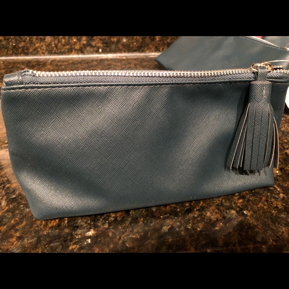 Cosmetics bag.